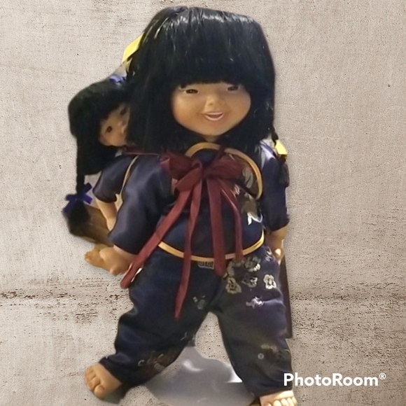 Other - Collectible Hong Kong Mom & Baby